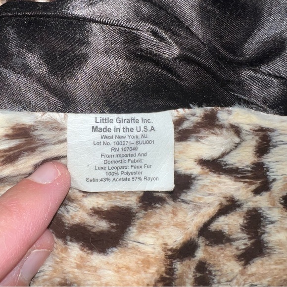 Giraffe at home Espresso Leopard
Soft Faux Fur Luxe Throw Blanket
60"x88" - Picture 4 of 4